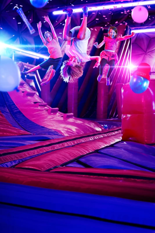 Waarom een luchtkussenpark leuker is dan een trampolinepark